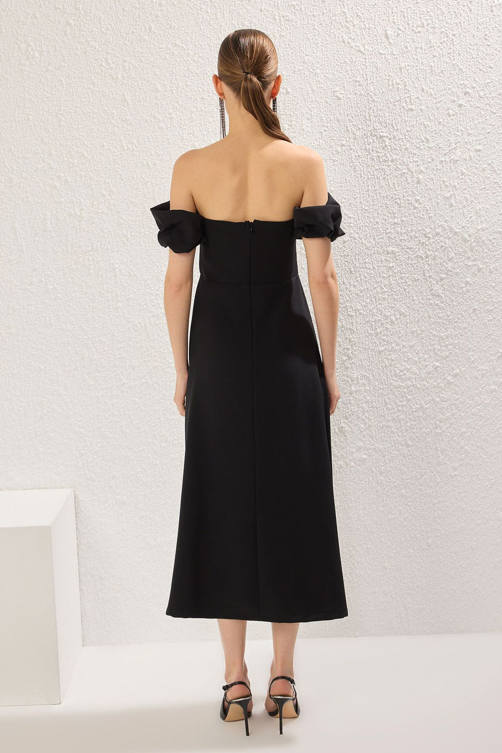 TRENDYOLMILLA Siyah Carmen Yaka Tas Bask? Detayl? Dokuma Midi S?k Elbise TPRSS25EL00243 фото 9