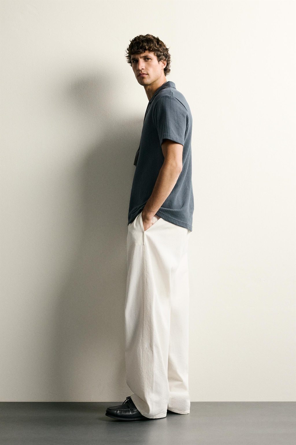 POLO REGULAR FIT ESTRUCTURA CALADOS / Plomo - Zara фото 4