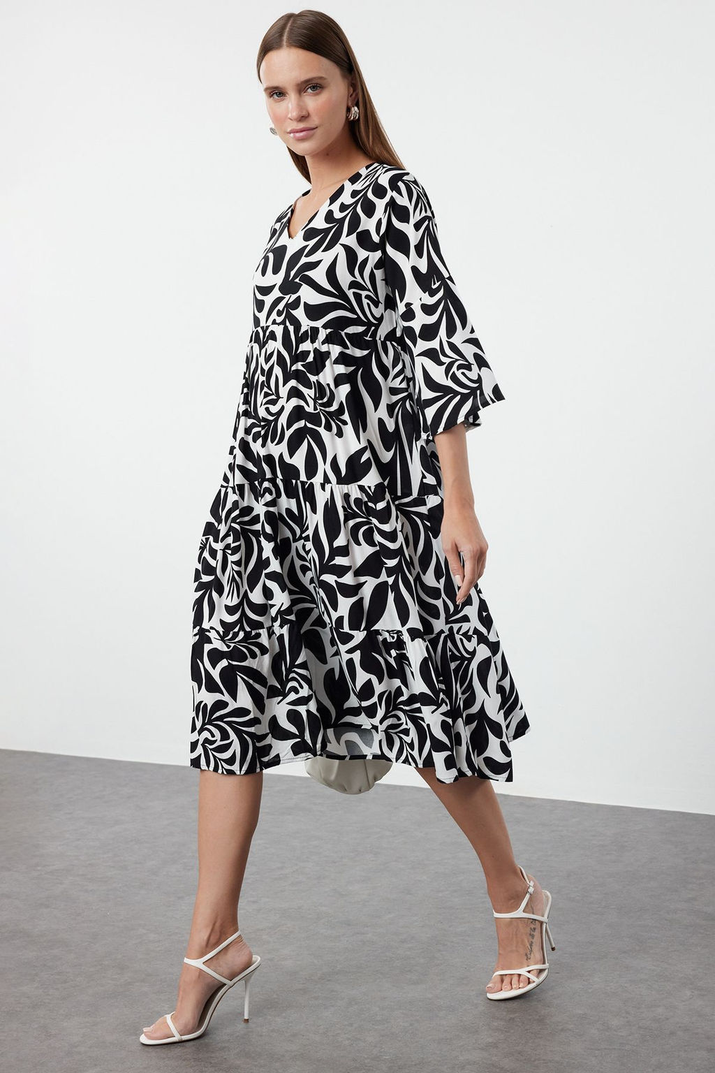 Siyah Cicekli Desenli Genis Kesim V Yaka Dokuma Elbise TWOSS24EL01029 - Trendyolmilla фото 2