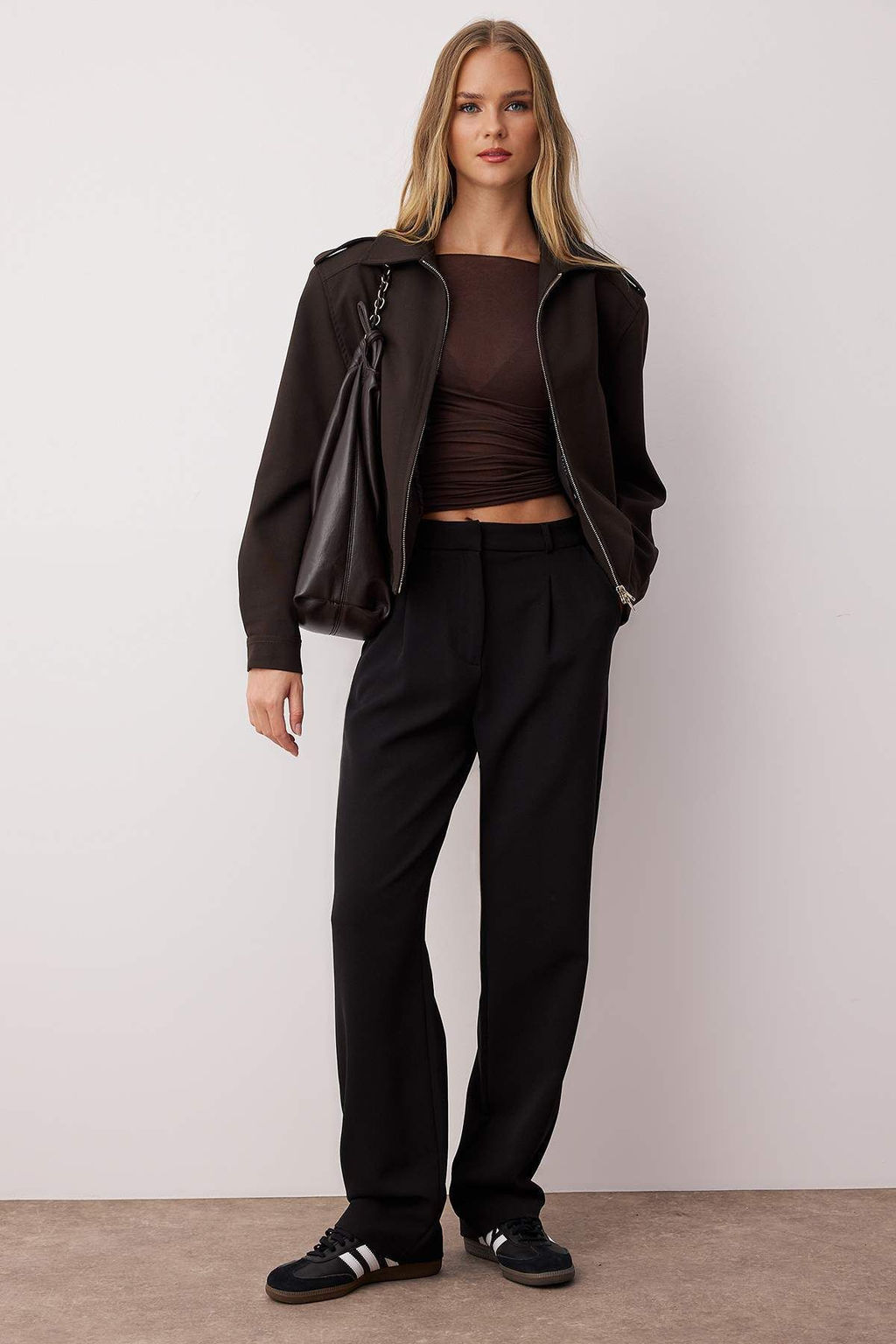 Siyah Wide Leg/Genis Paca Pileli Dokuma Kumas Pantolon TWOSS21PL0155