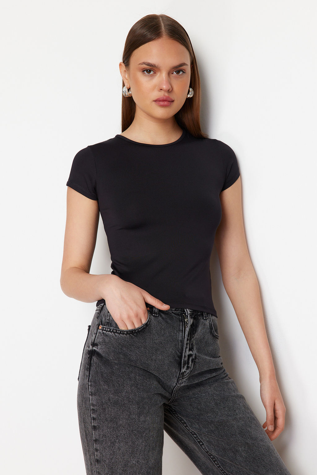 TRENDYOLMILLA Beyaz Poliamid K?sa Kol Bisiklet Yaka Fitted/Vucuda Oturan Orme T-Shirt TWOSS24TS00238  фото 6