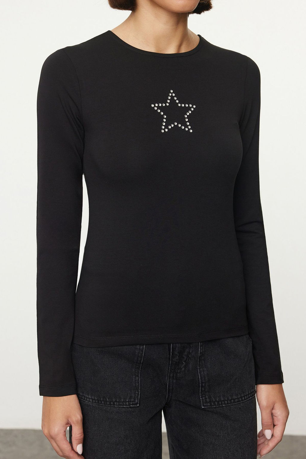 Trendyolmilla Siyah Y?ld?z Tas Bask?l? Fitted/Vucuda Oturan Orme Bluz TWOAW25BZ00258 фото 3