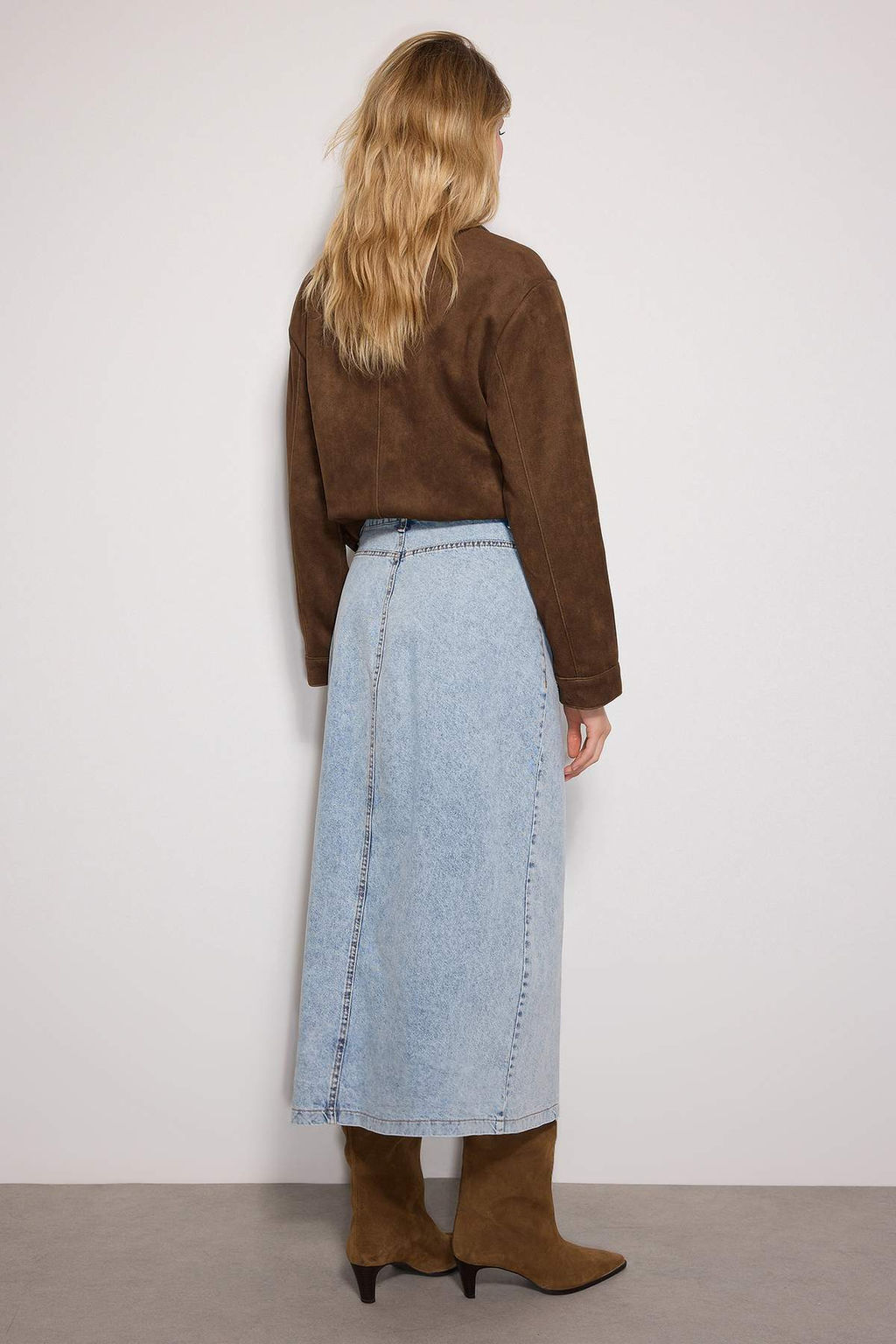 TRENDYOLMILLA Ac?k Mavi Cift Cepli Onden Dugmeli Yuksek Bel Maxi Denim Kot Etek TCTSS23EE00002 фото 21