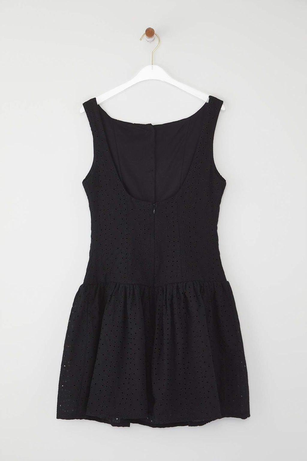 TRENDYOLMILLA Limited Edition Beyaz Etegi Belden Ac?lan Dugme Detayl? Brode Mini Dokuma Elbise TWOSS25EL00521 фото 11