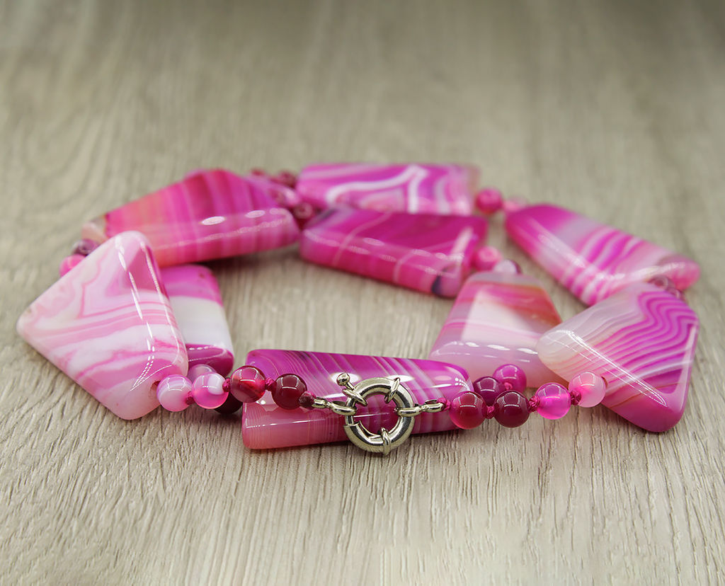 Агат малиновый, трапеции с бусинами, бусина 30х40мм, бусы длиной 60см - Agat77 фото 2