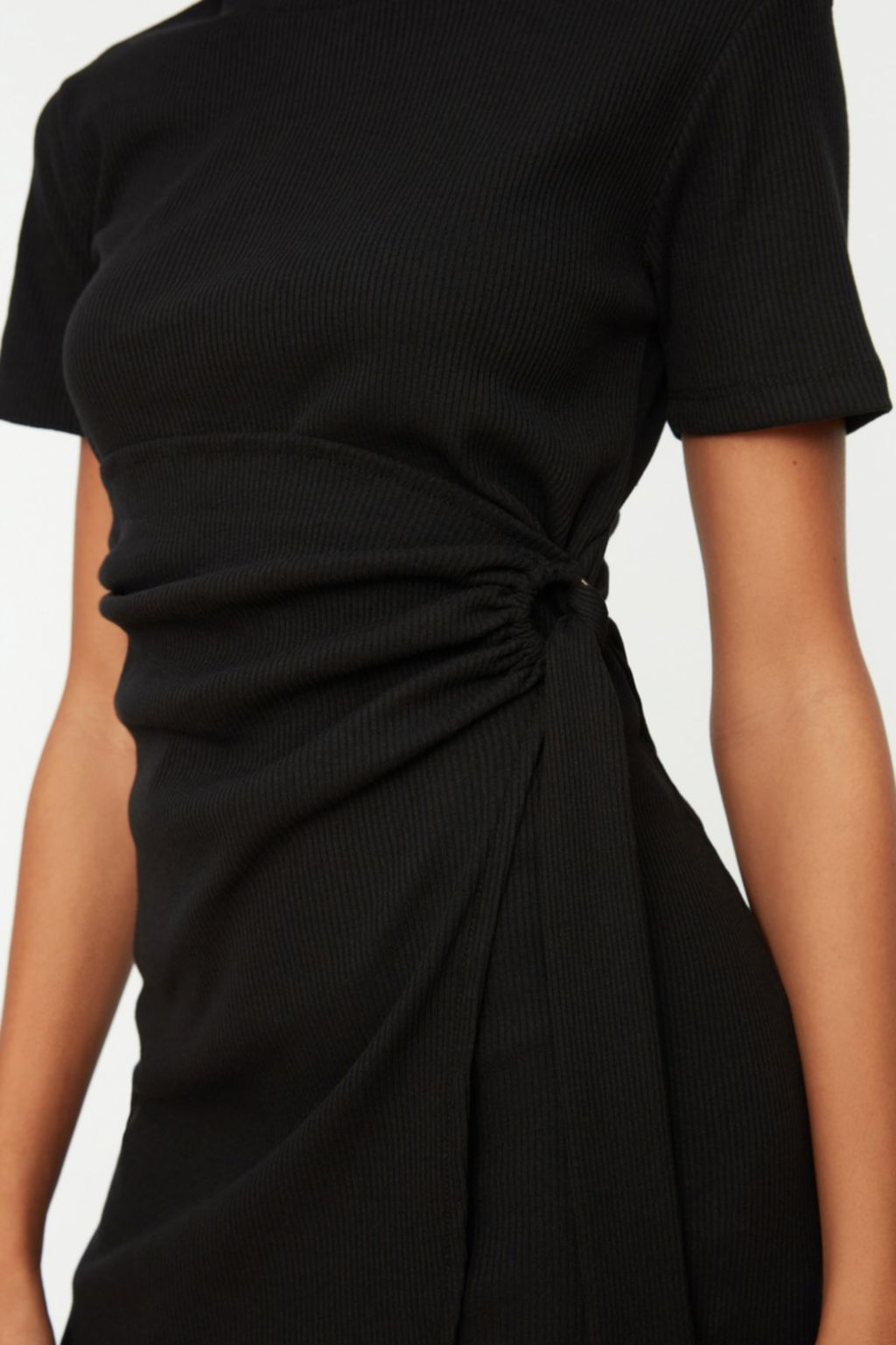 TRENDYOLMILLA Siyah Baglama Detayl? Bisiklet Yaka Triko Gorunumlu Mini Orme Elbise TWOSS22EL0751 фото 4