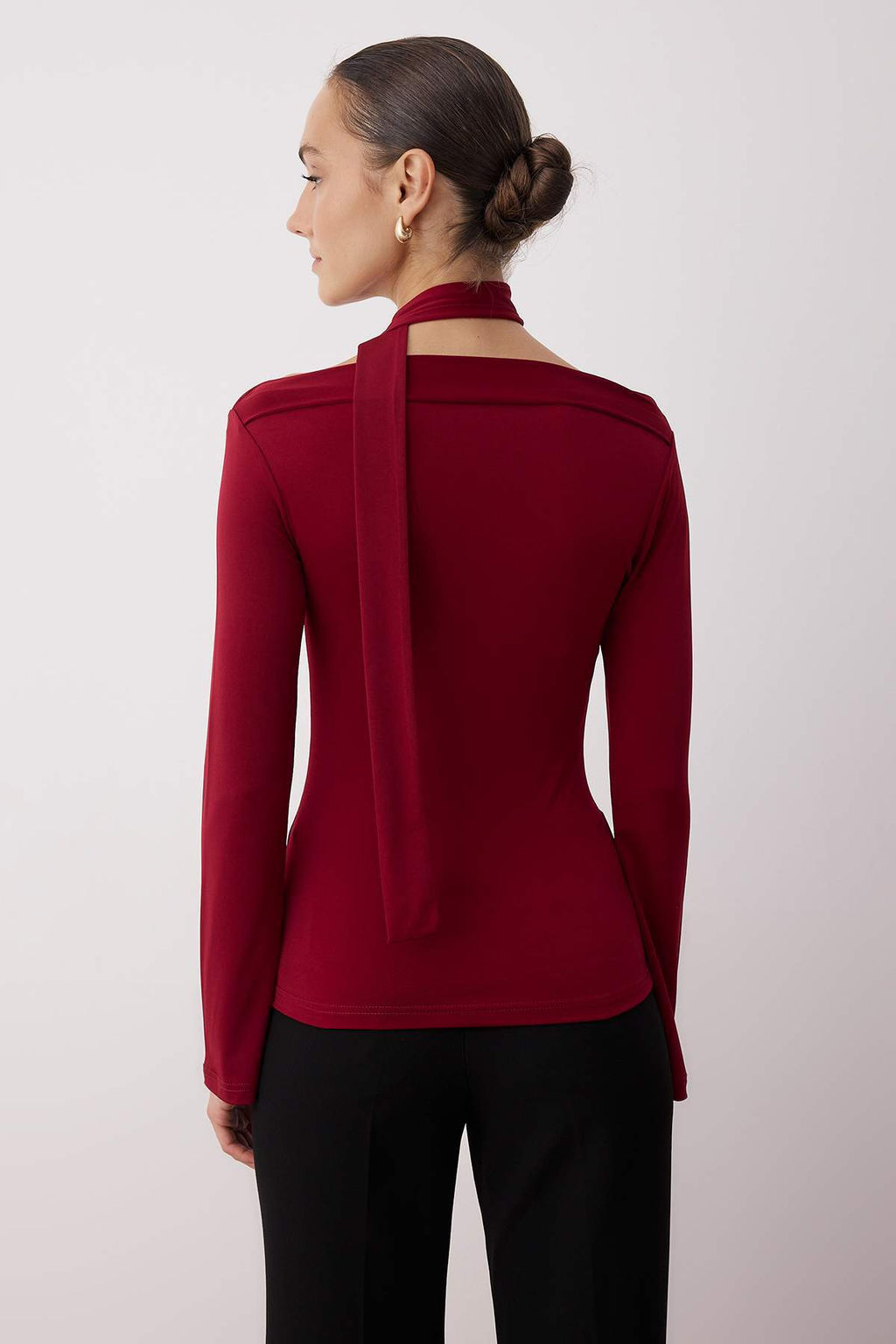Trendyolmilla Siyah Sal Detayl? Fitted/Vucuda Oturan Esnek Orme Bluz TWOAW25BZ00107