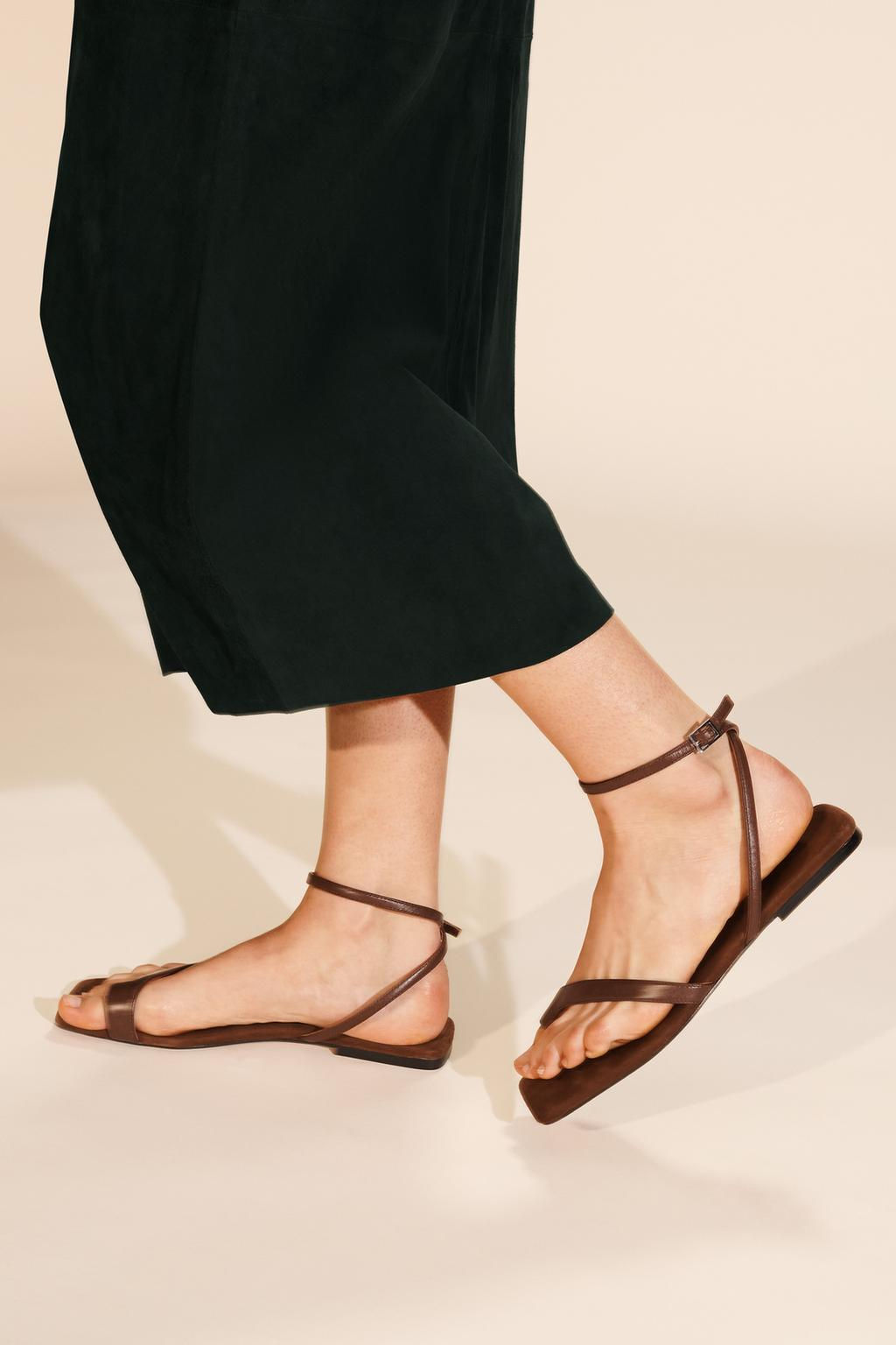 LIMITED EDITION FLAT SPLIT SUEDE SANDALS - Zara фото 3