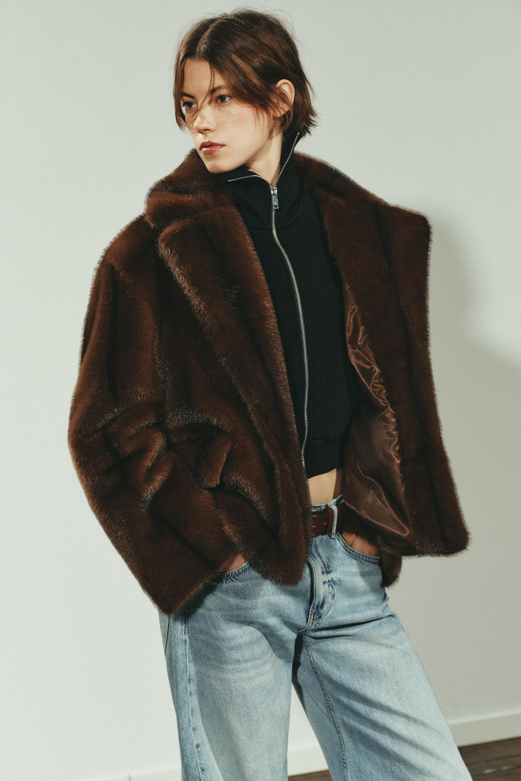 SHORT FAUX FUR COAT - Zara фото 2