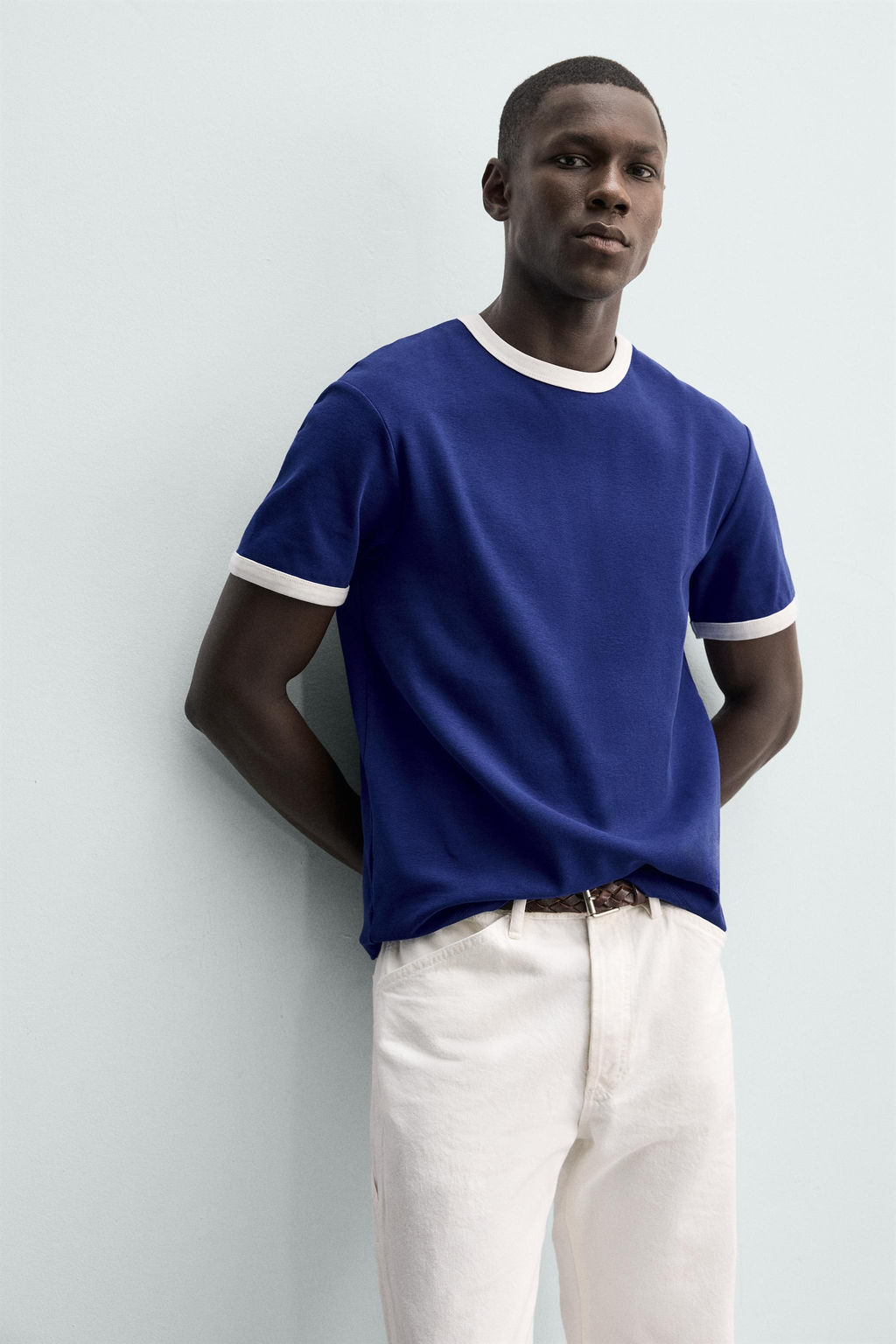 CAMISETA RIB CONTRASTE B?SICA / Azul / Blanco