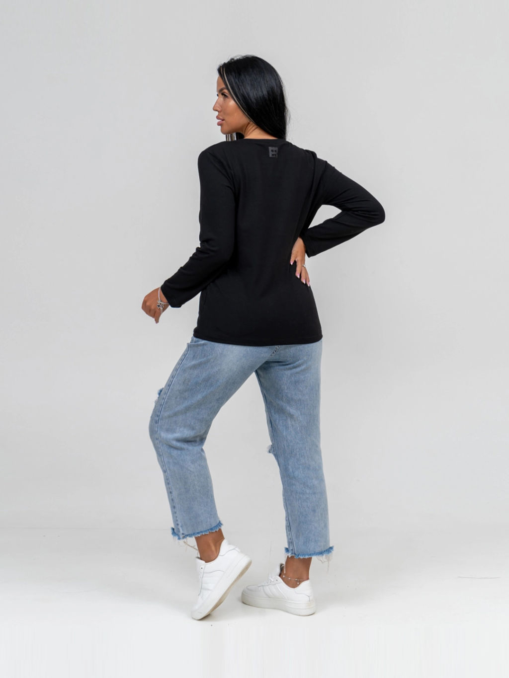 Лонгслив женский, цвет черный