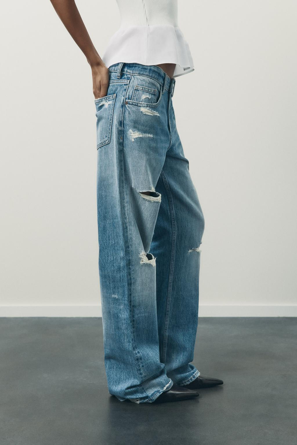 TRF RIPPED MID-WAIST JEANS - Zara фото 4