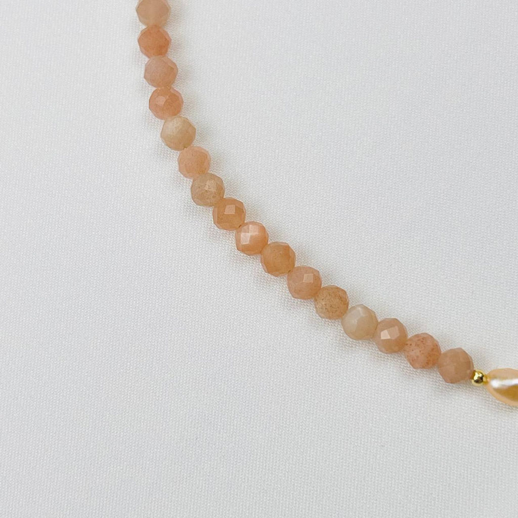 Чокер из Лунного камня и Жемчуга с подвеской