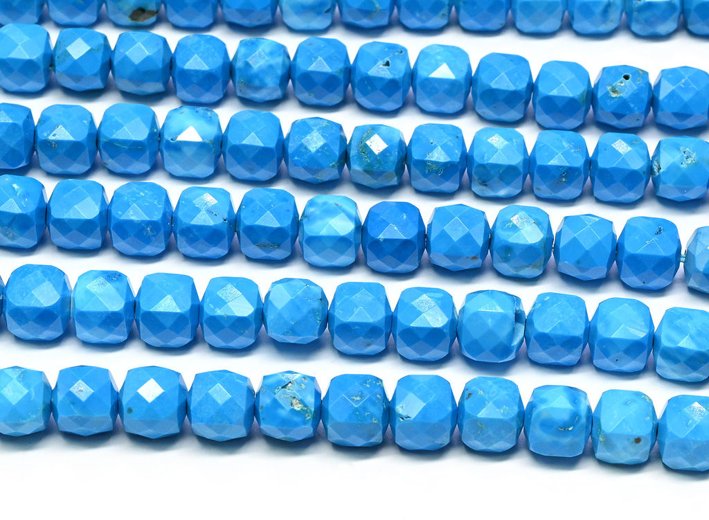 Бусины из бирюзы кубик гр.7мм, 38см, 55 бусин Радуга камня