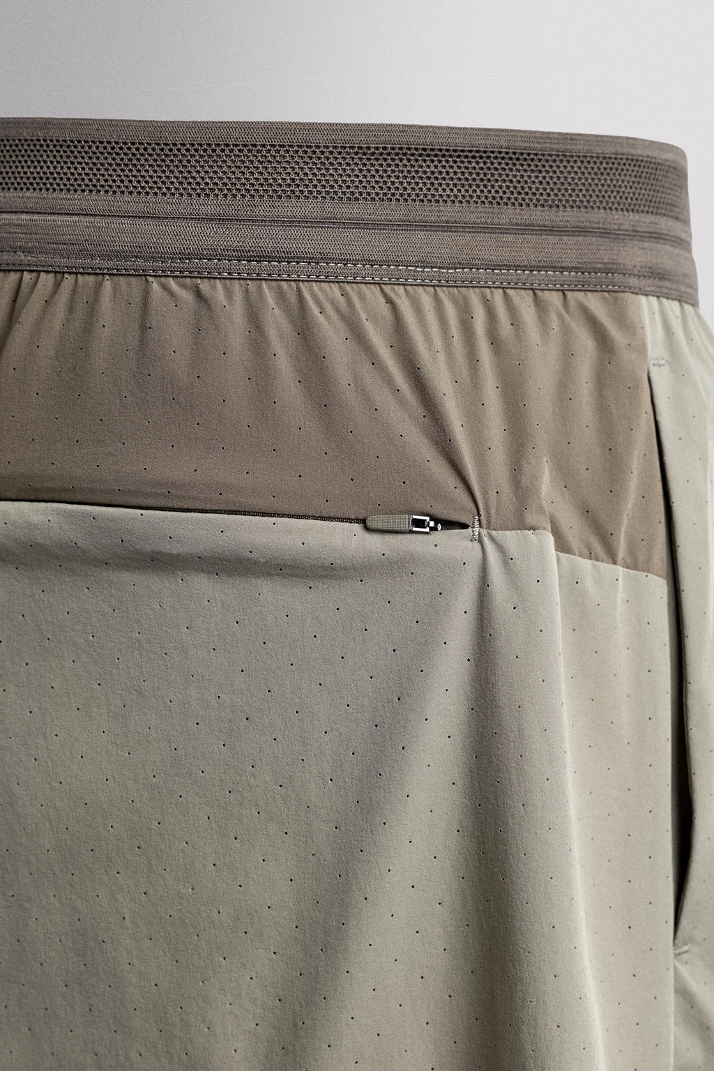 LIGHTWEIGHT PERFORATED SHORTS - Zara фото 10