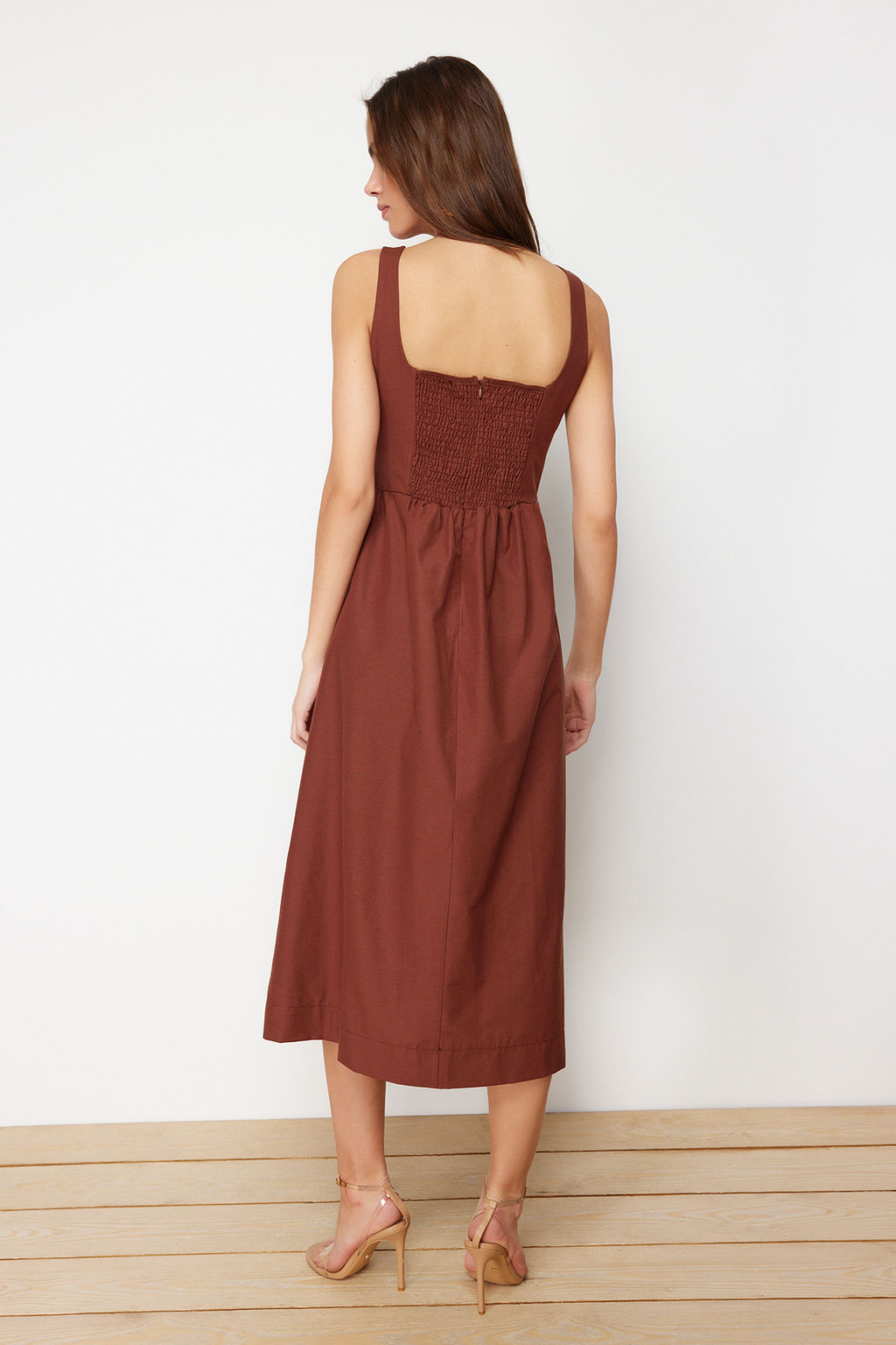 Kahverengi Belden Ac?lan Midi Korse Dikis Detayl? Midi Dokuma Elbise TWOSS24EL00038