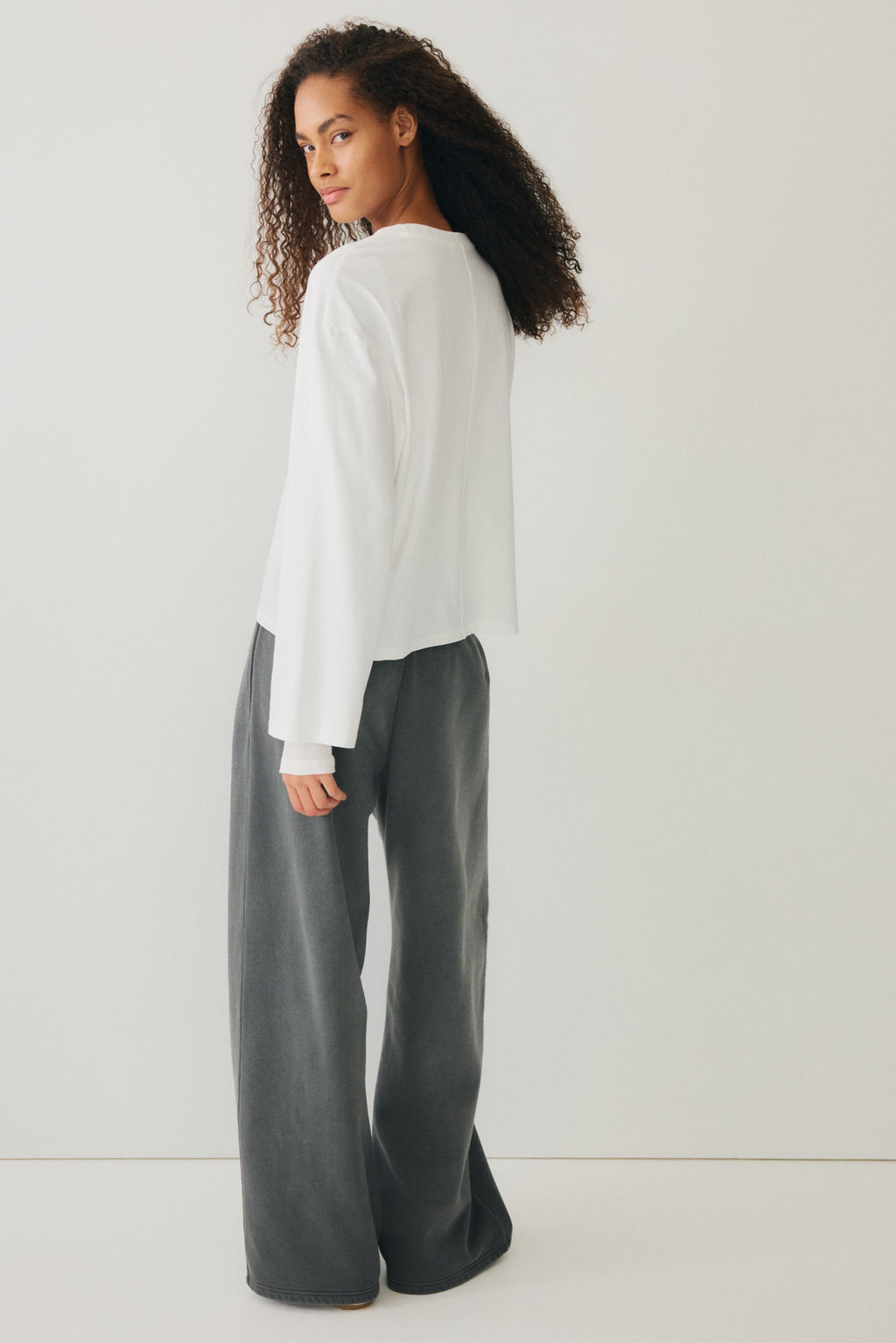 Pantal?n de ch?ndal amplio con raya - H&m фото 5