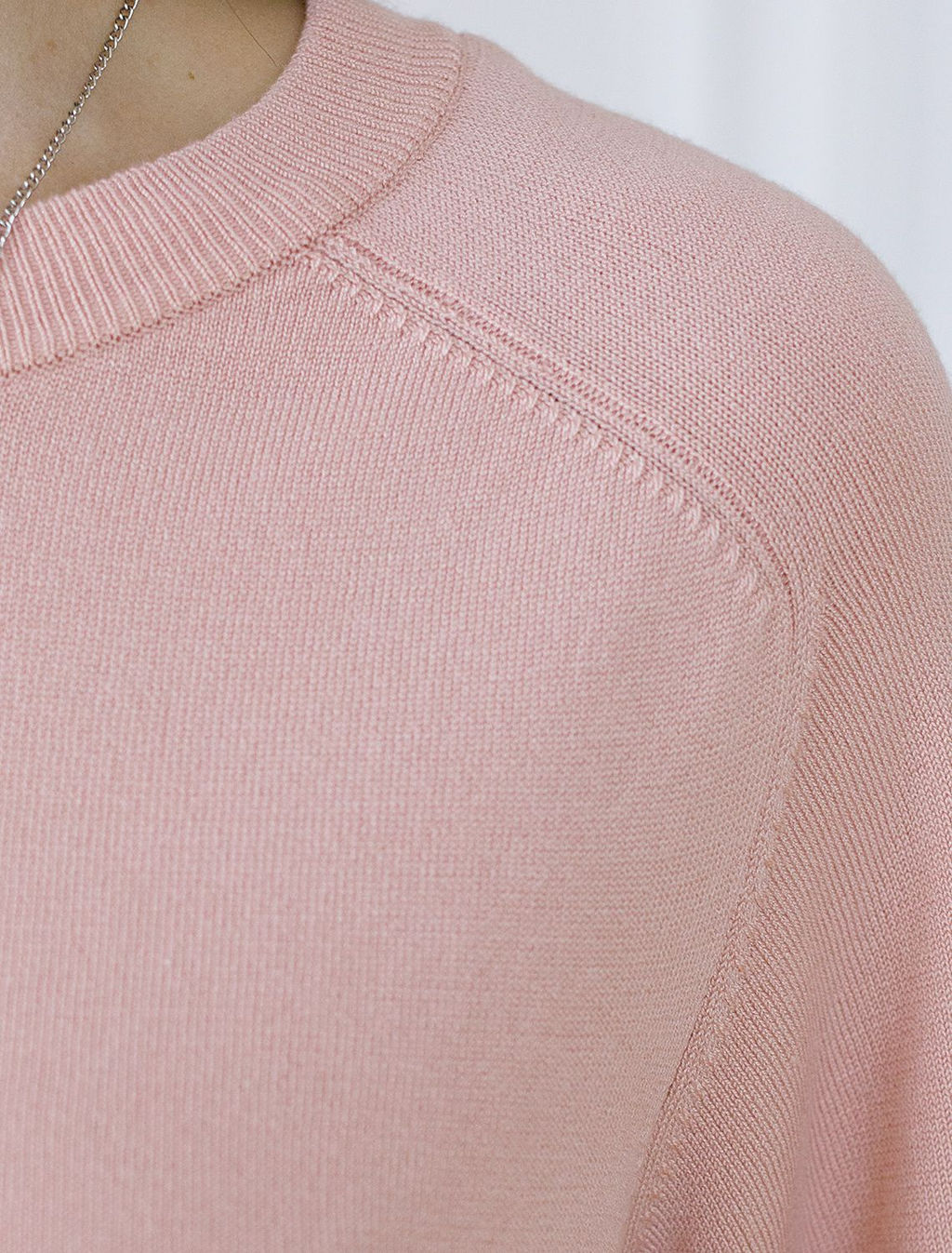 Свободный джемпер с рукавом 3/4 тонкой вязки из вискозы