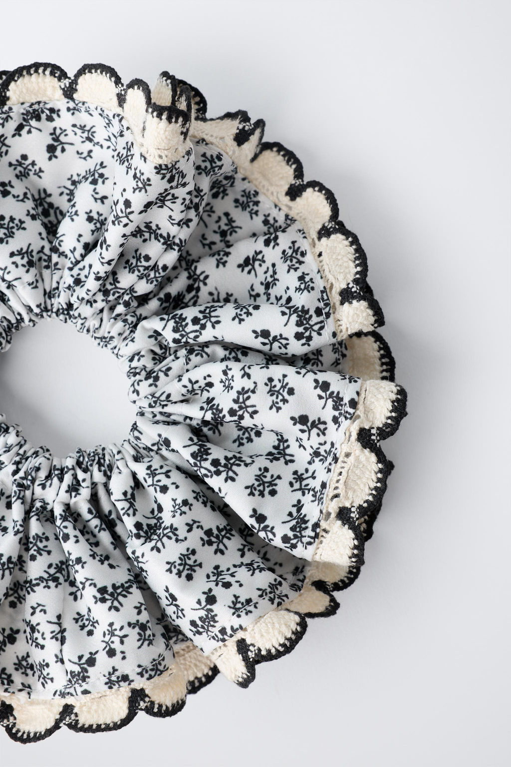 MAXI FLORAL CROCHET HAIR TIE