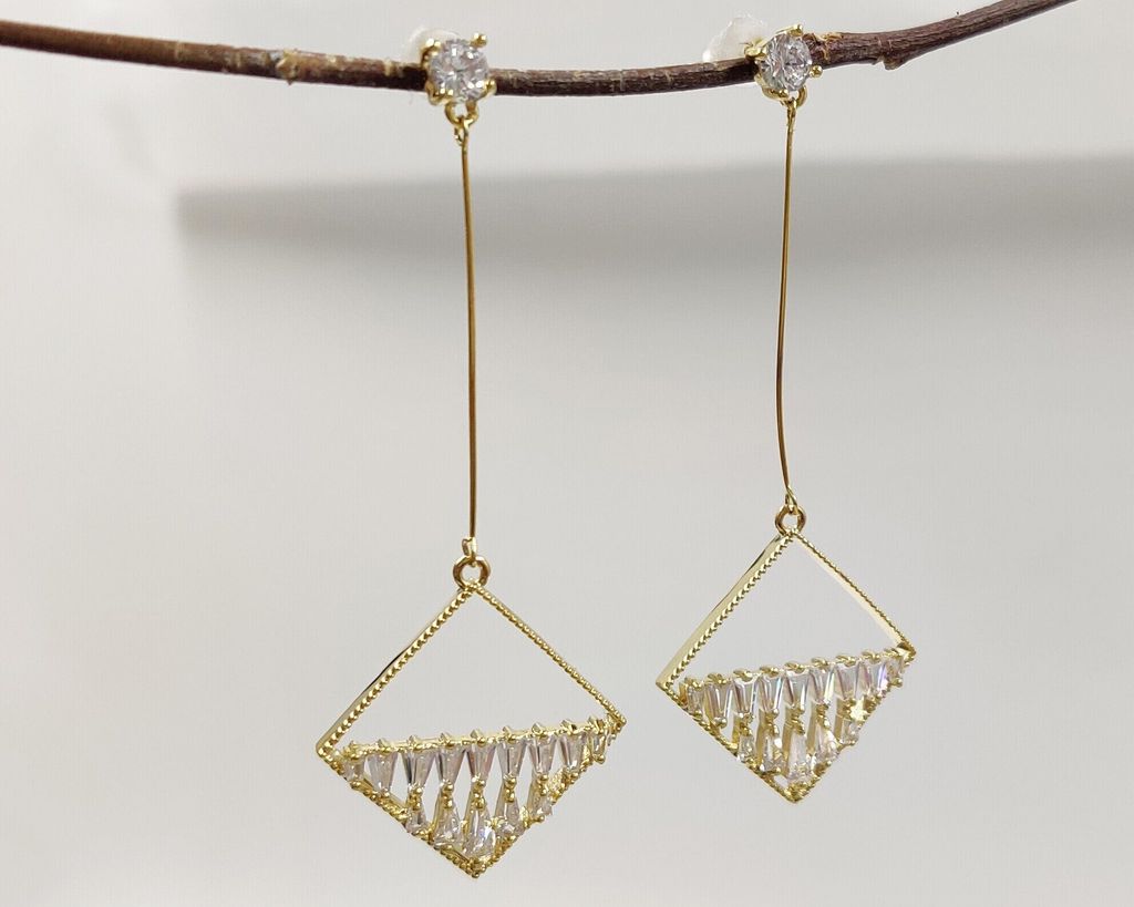 Серьги стильные