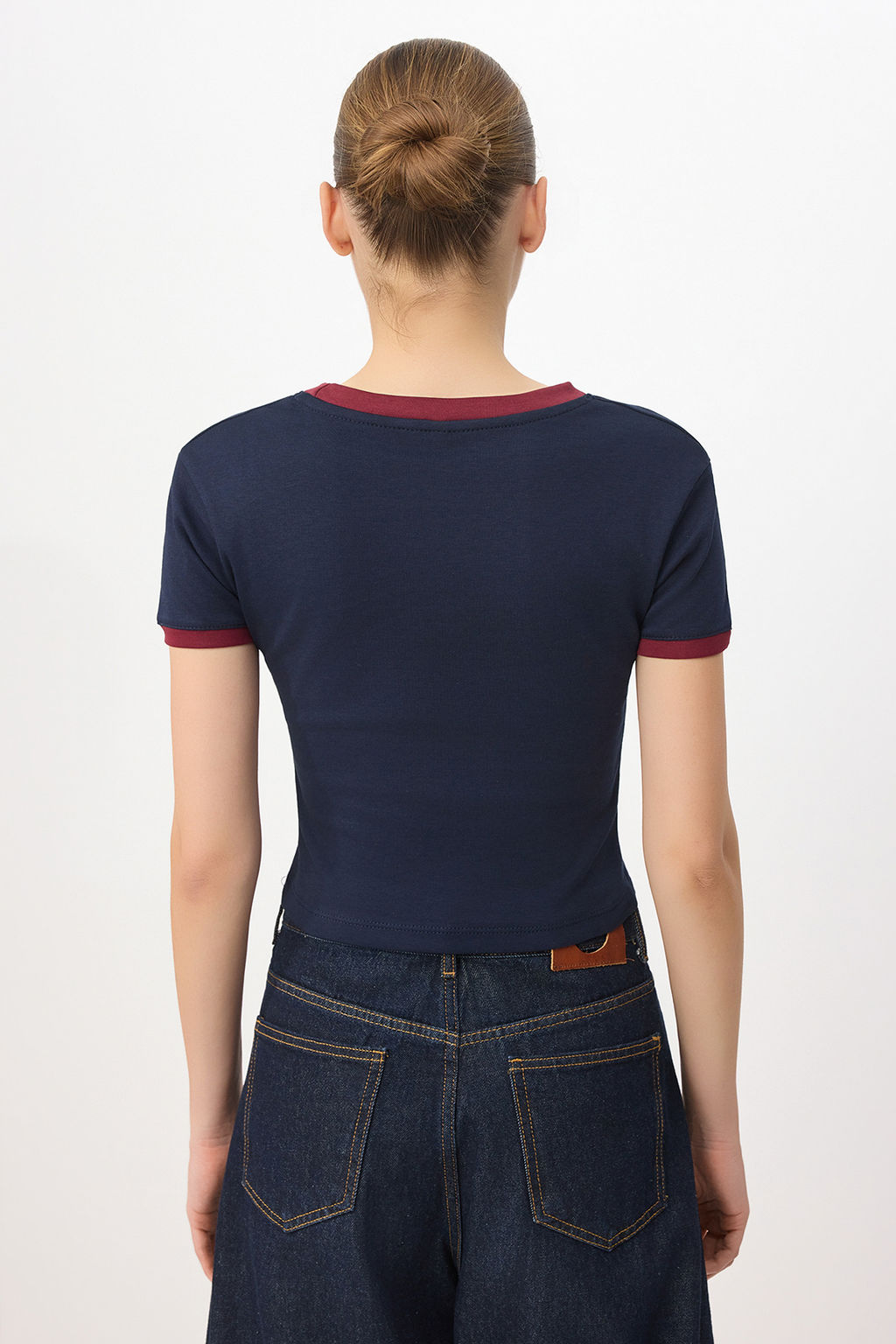 Lacivert Fitted/Vucuda Oturan Bask?l? K?sa Kollu Interlok Orme T-shirt TWOSS26TS00268 - Trendyolmilla фото 4