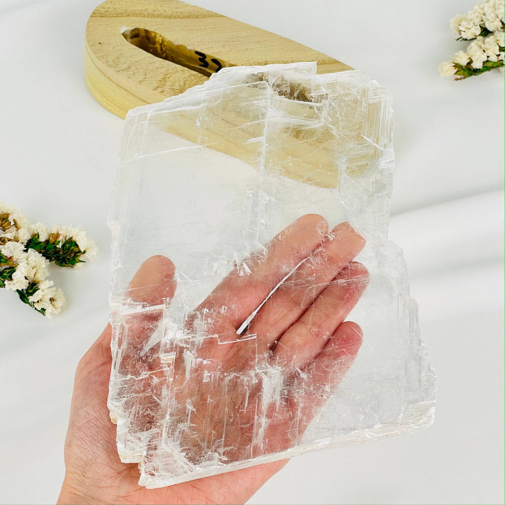 Срез Селенита на подставке - Радуга самоцветов фото 2