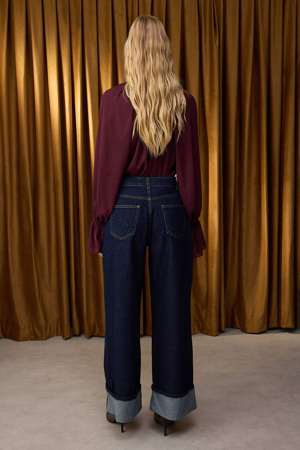 Koyu Mavi Paca Katlamal? Normal Bel Wide Leg Jeans TWOAW26JE00011 - Trendyolmilla фото 4