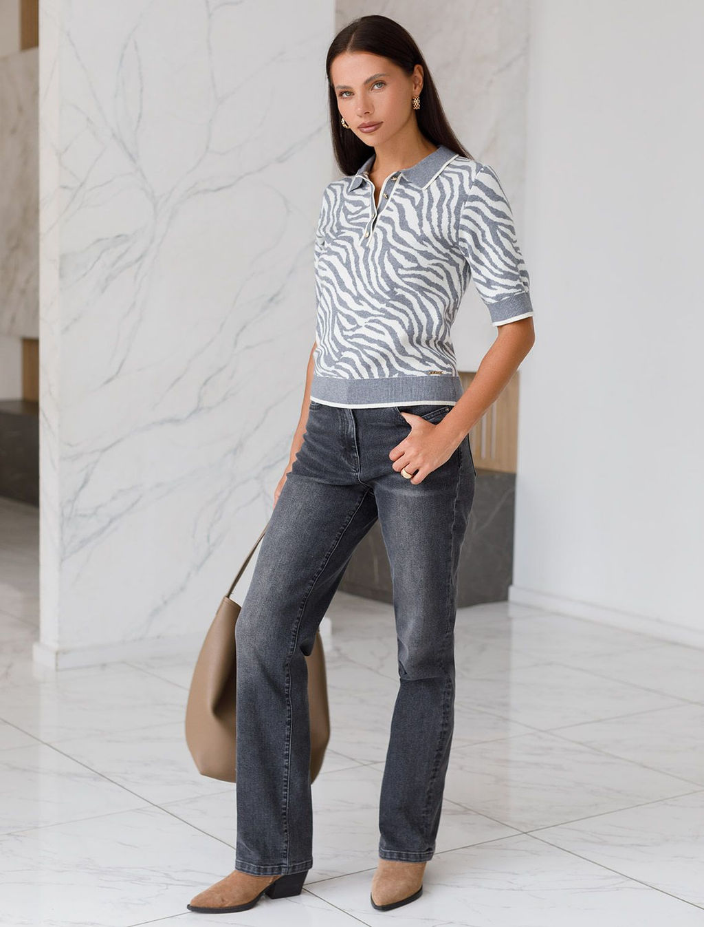 D39.361 Джемпер женский серый