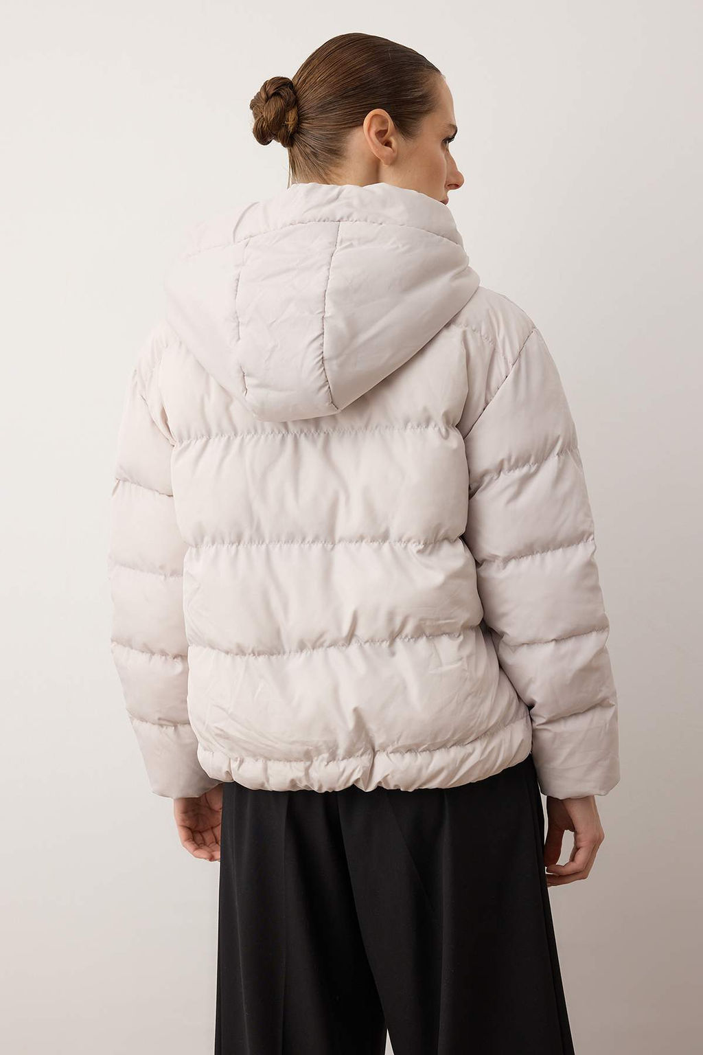 TRENDYOLMILLA Siyah Kapusonlu Su Itici Sisme Mont TWOAW21MO0022  фото 36