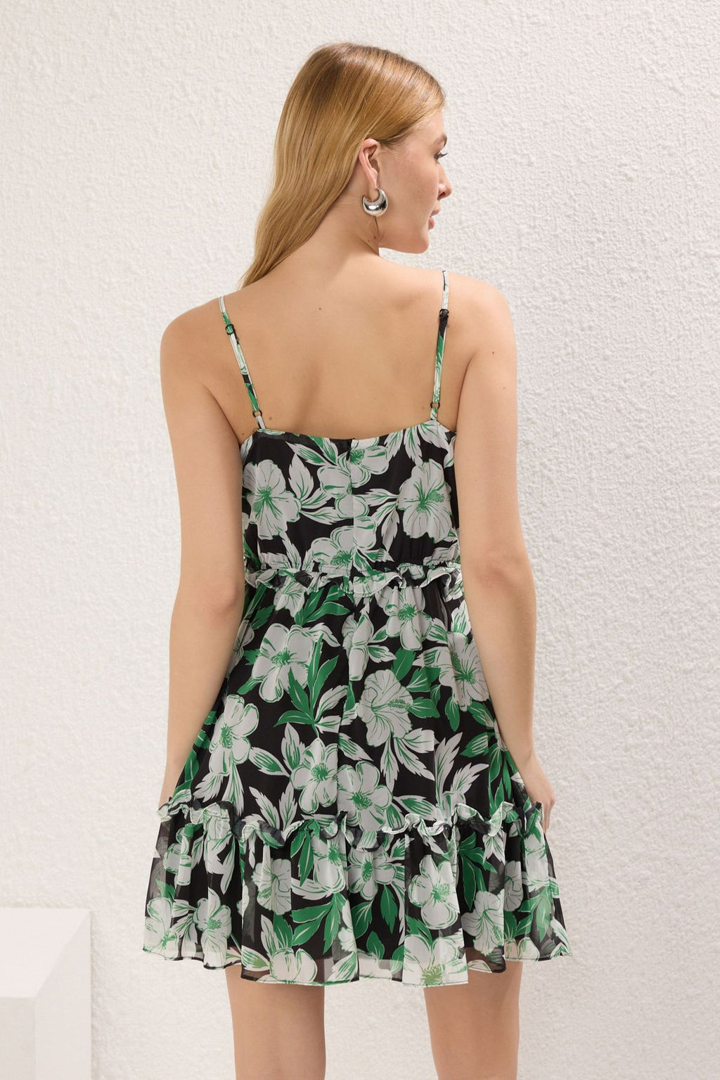 TRENDYOLMILLA Ekru Cicek Desenli Belden Ac?lan V Yaka Mini Astarl? Sifon Dokuma Elbise TWOSS23EL01782  фото 12