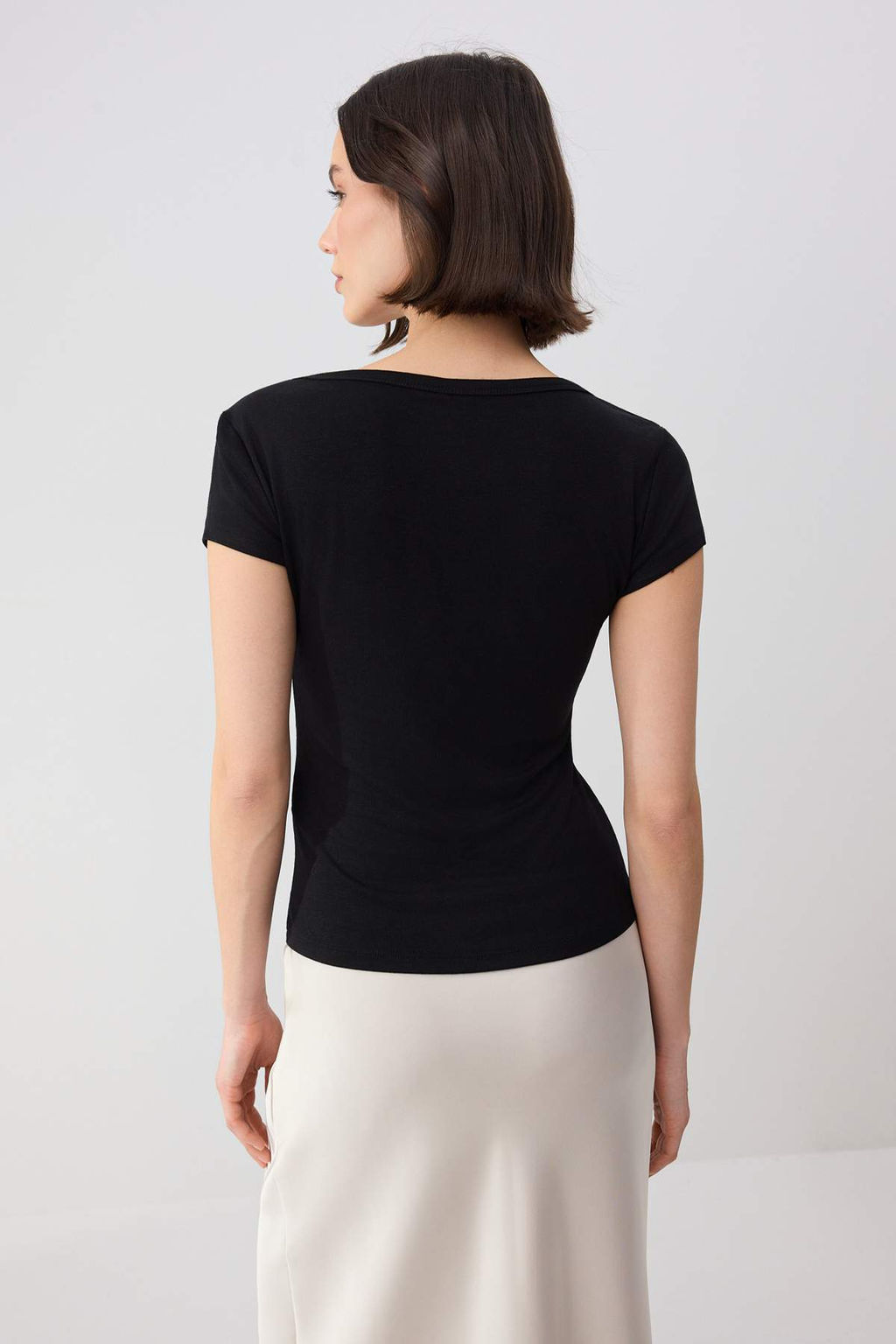 Wardrobe Essentials-Siyah Fitted/Vucuda Oturan Havuz Yaka Ay Kol Yumusak Orme Bluz TWOSS26BZ00362 - Trendyolmilla фото 4