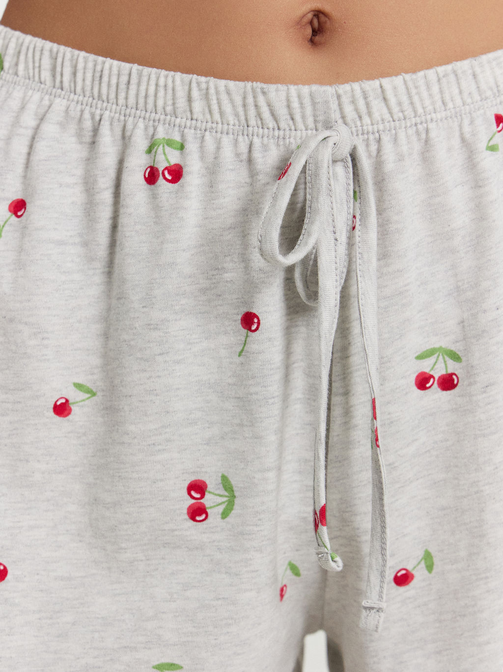 ШОРТЫ ЖЕНСКИЕ вишни на сером меланже 132292 - Mark formelle фото 6