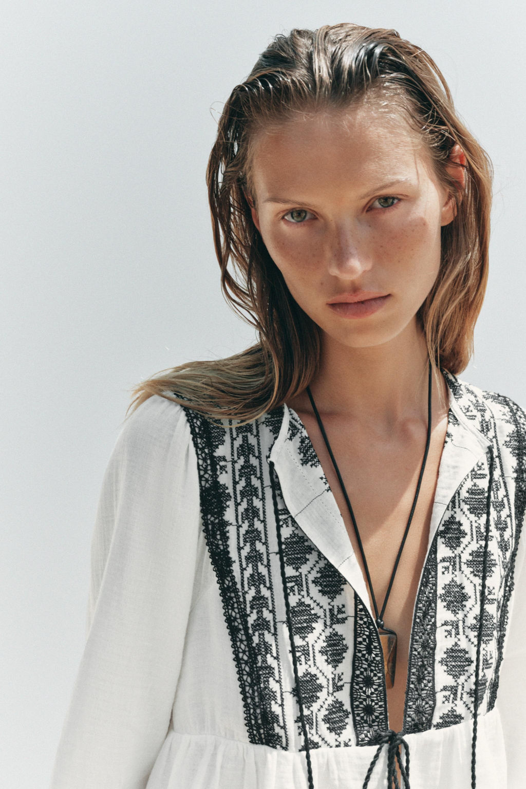 CONTRAST EMBROIDERY JACKET - Zara фото 4
