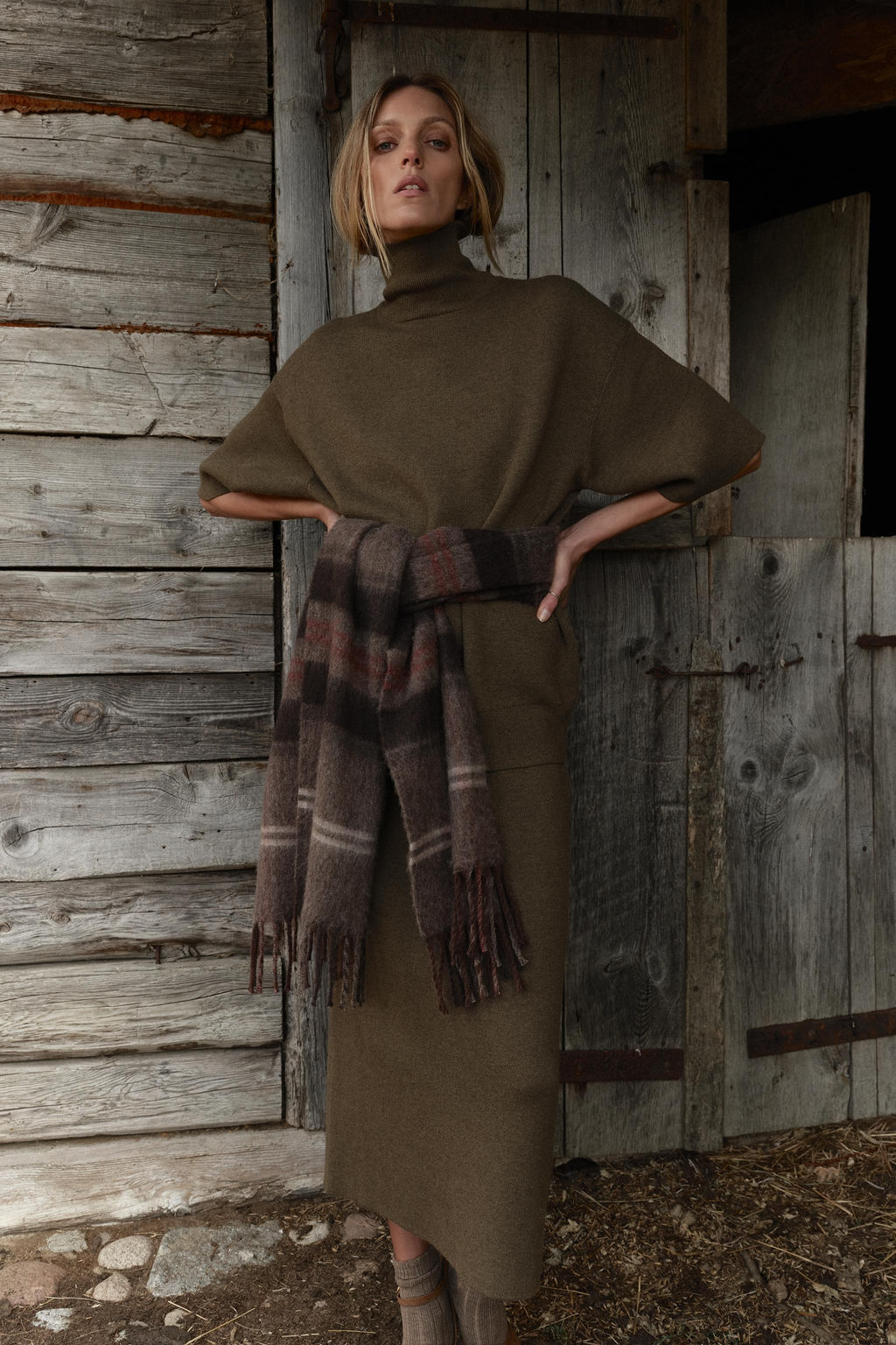 STRAIGHT WOOL MIDI SKIRT