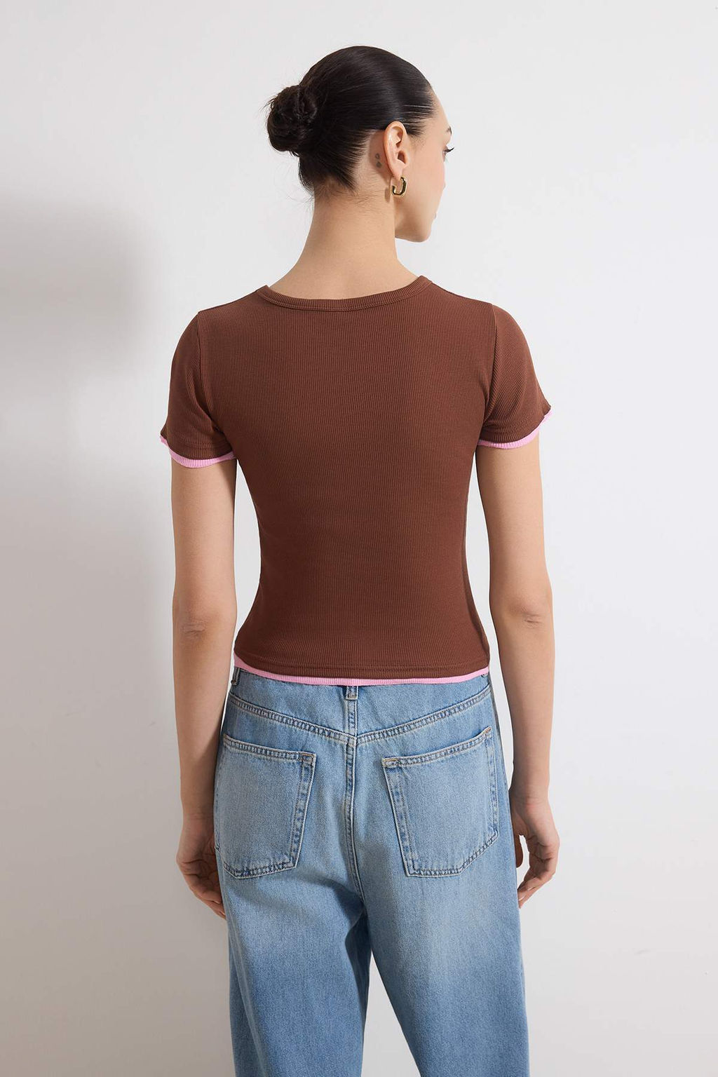 Ac?k Mavi Fitted/Vucuda Oturan K?sa Kollu Biyeli Fitilli Esnek Orme Bluz TWOSS26BZ00253 - Trendyolmilla фото 8