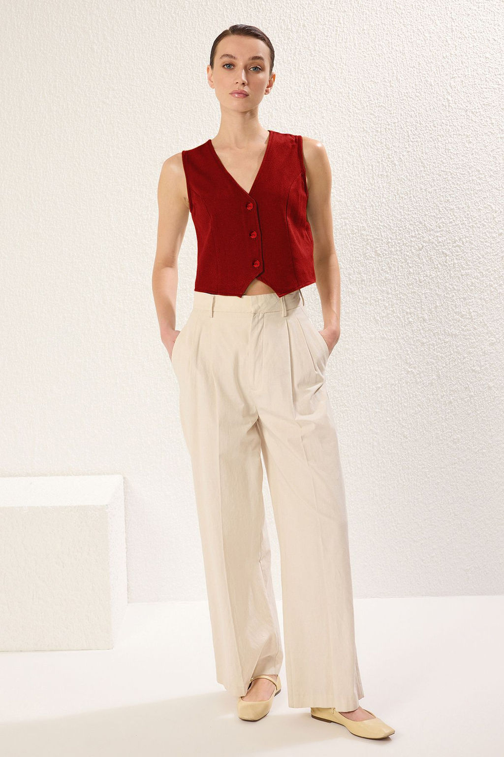 K?rm?z? Regular Pamuk Crop Keten Dokuma Yelek TWOSS24YE00024