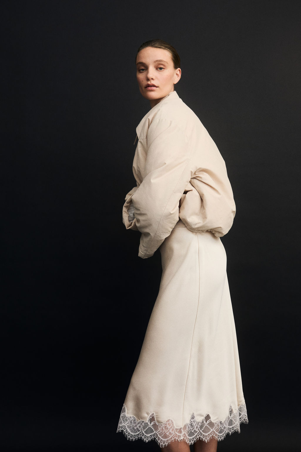 Falda lencera con ribete de encaje - H&m фото 4