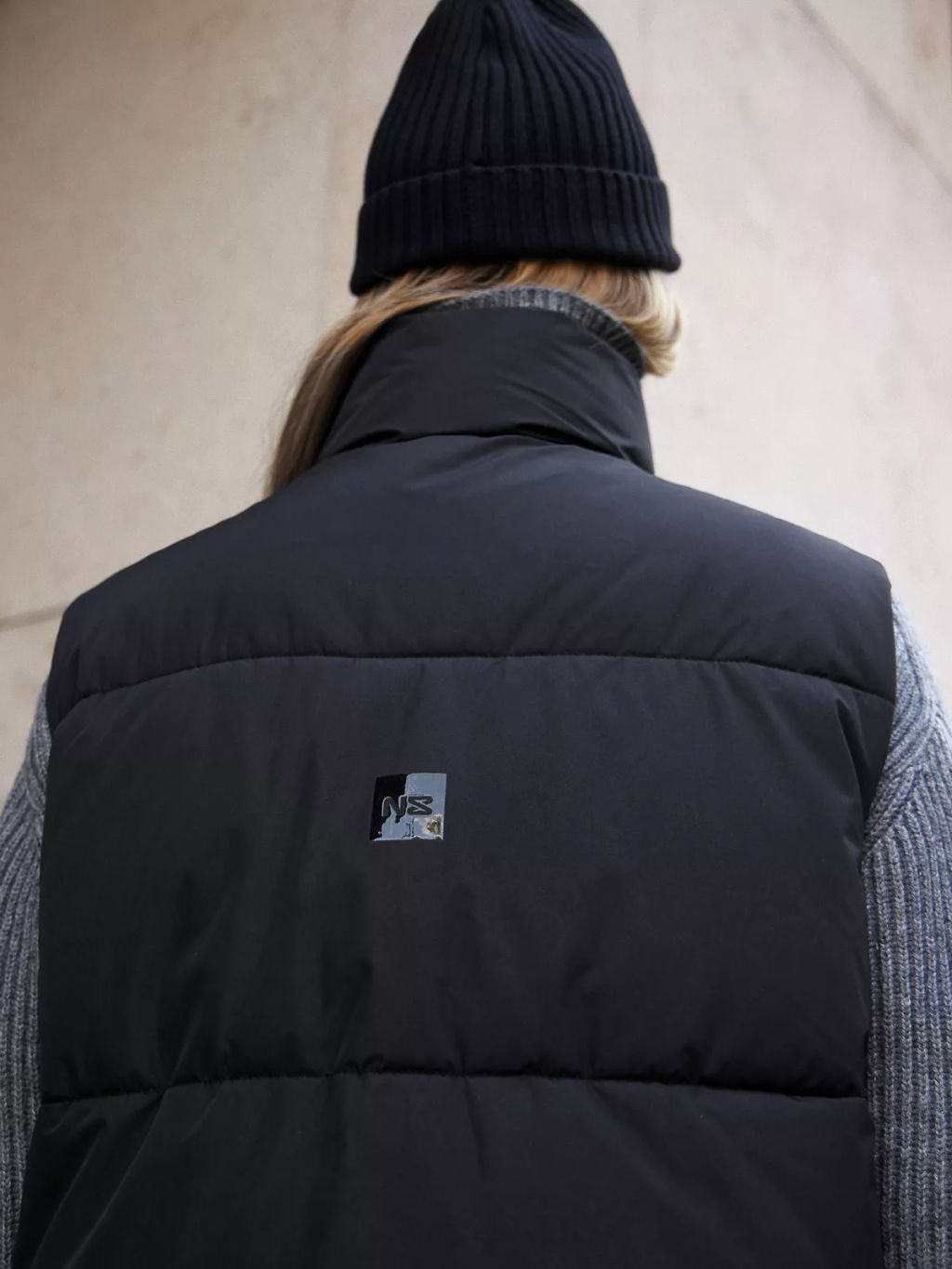 Утепленная жилетка оверсайз