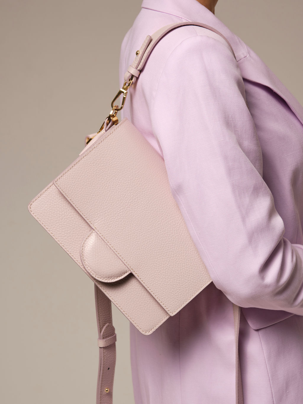 Сумка кожаная через плечо Deboro 30574 розовый дым