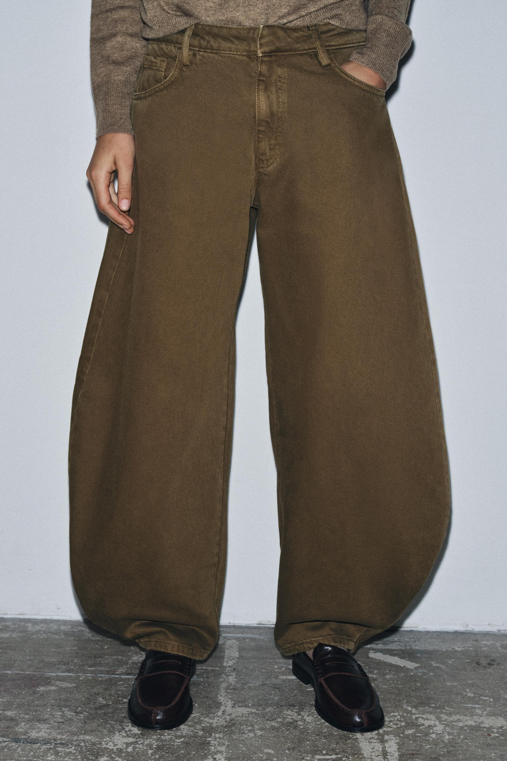 ZW COLLECTION BALLOON MID-WAIST JEANS - Zara фото 4