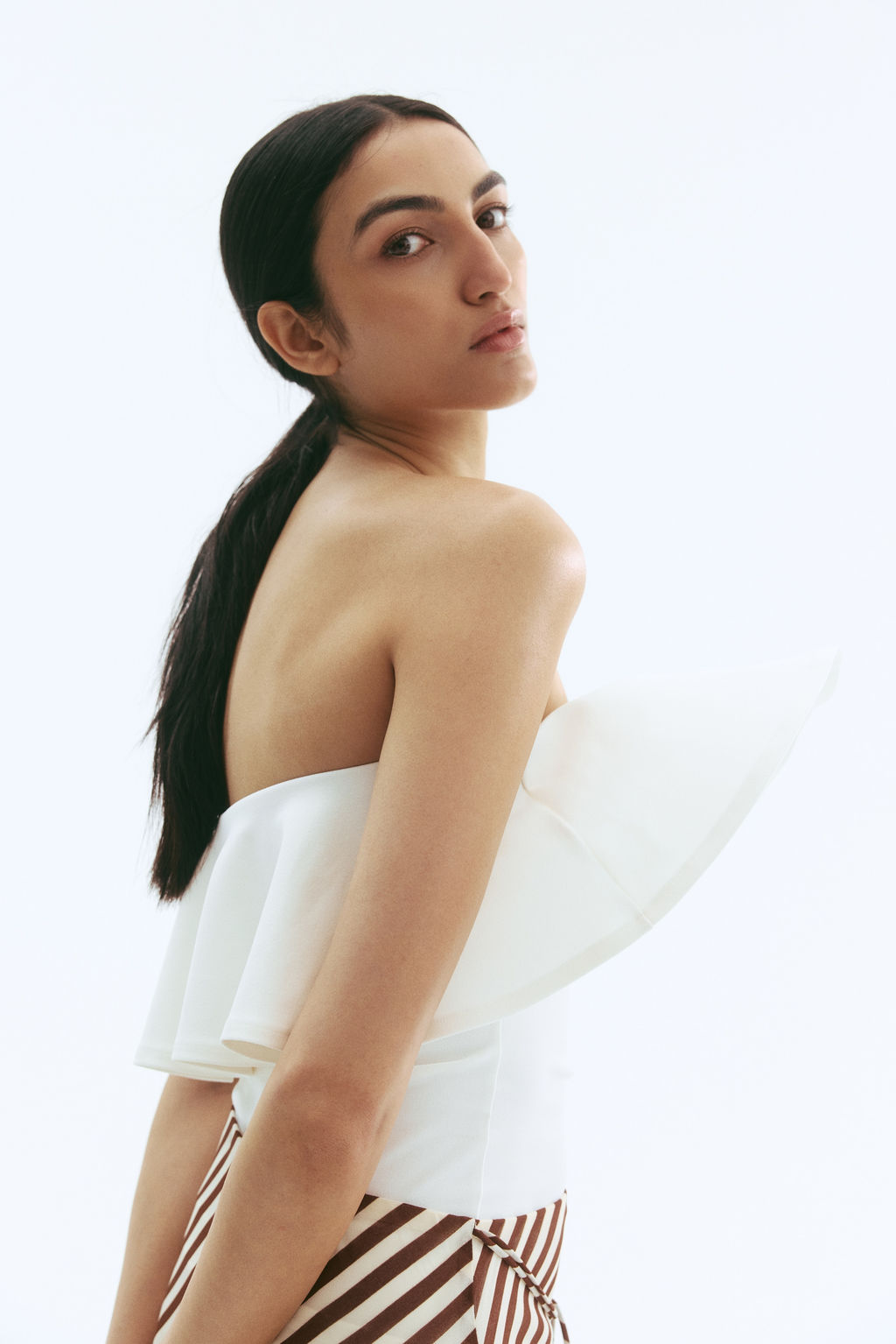 Top interlock con escote bandeau de volante - H&m фото 7