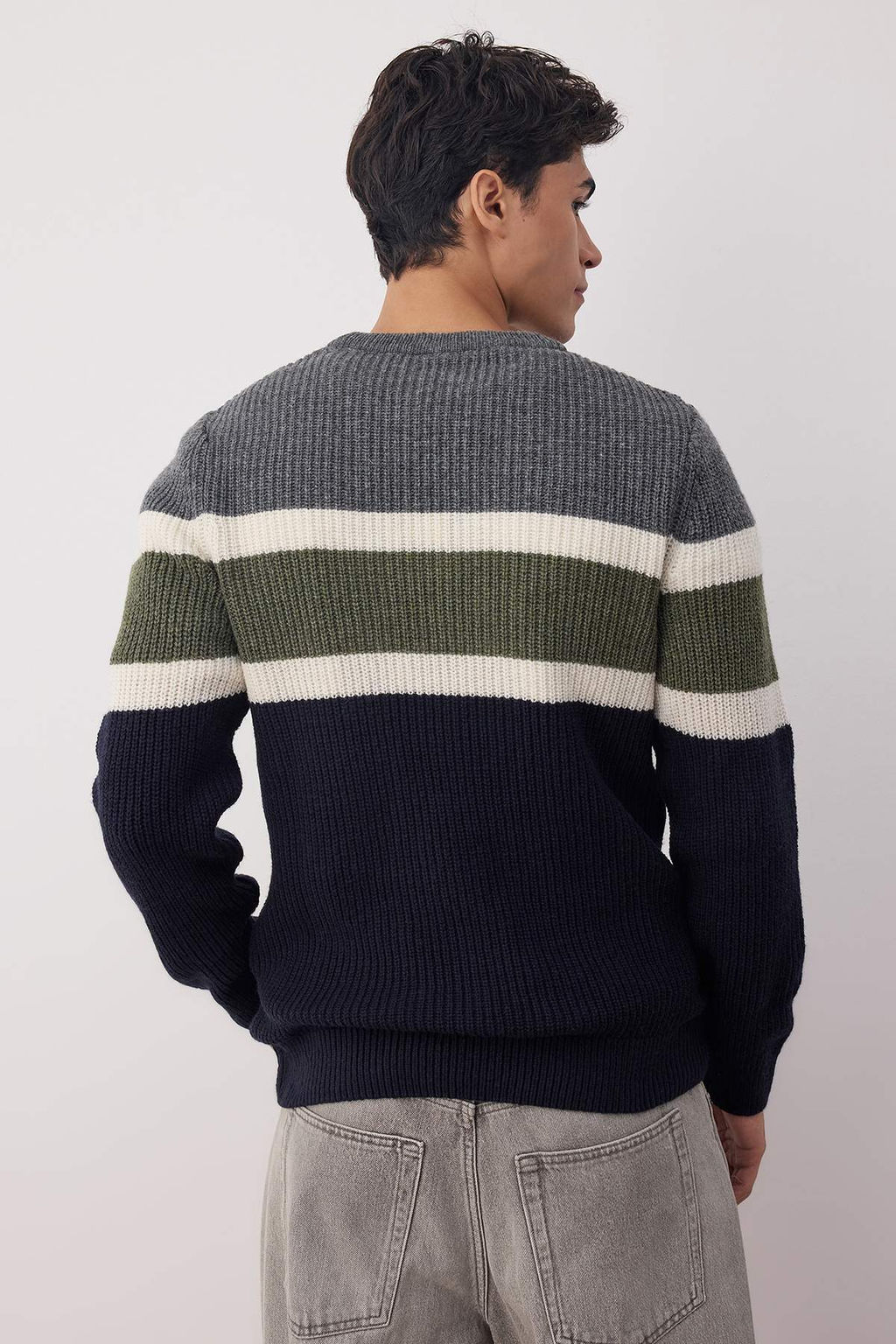 TRENDYOL MAN Gri Slim Fit Yunlu Bisiklet Yaka Panelli Renk Bloklu Triko Kazak TMNAW22KZ0343 - Trendyolmilla фото 24