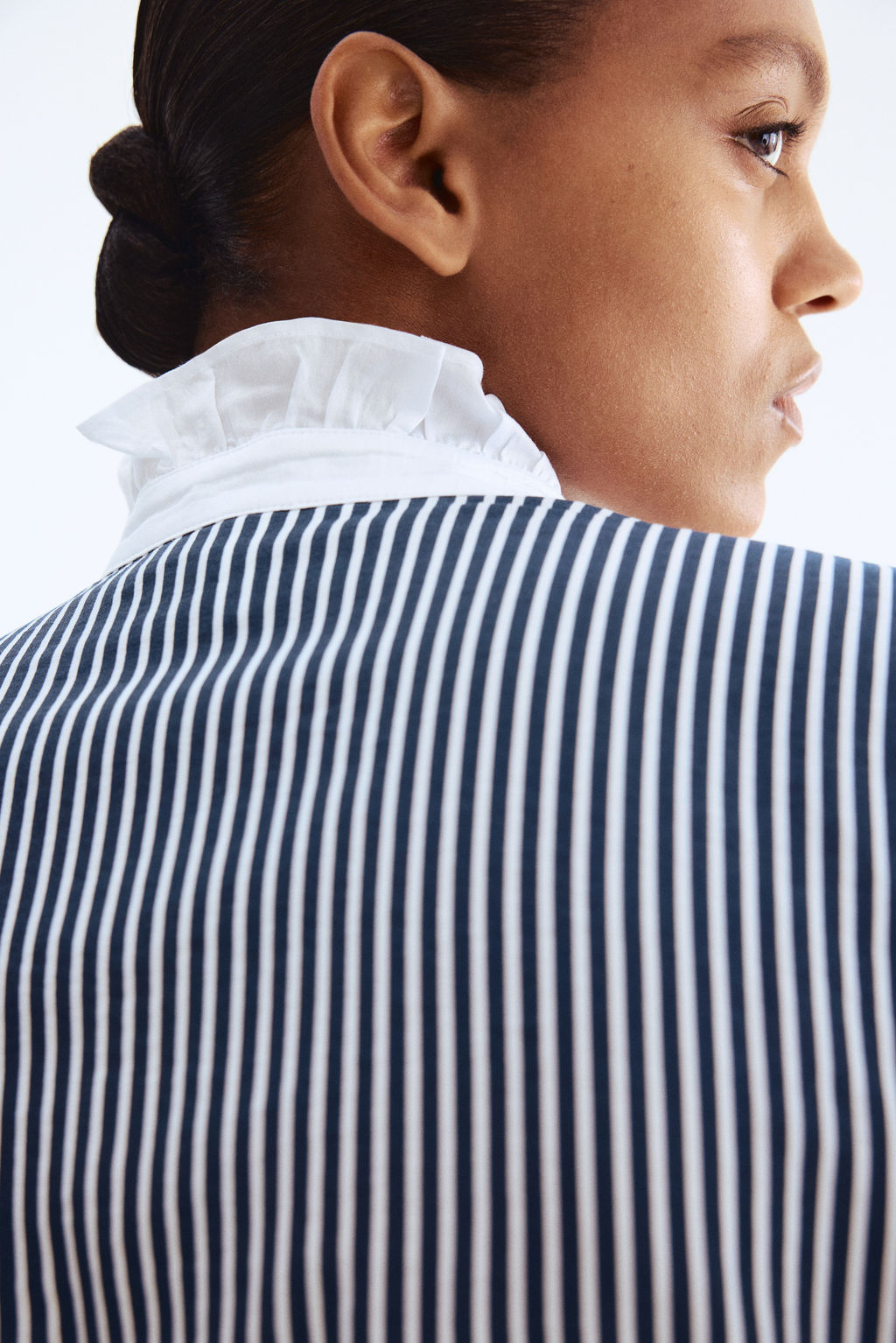 Blusa con cuello de volante - H&m фото 6