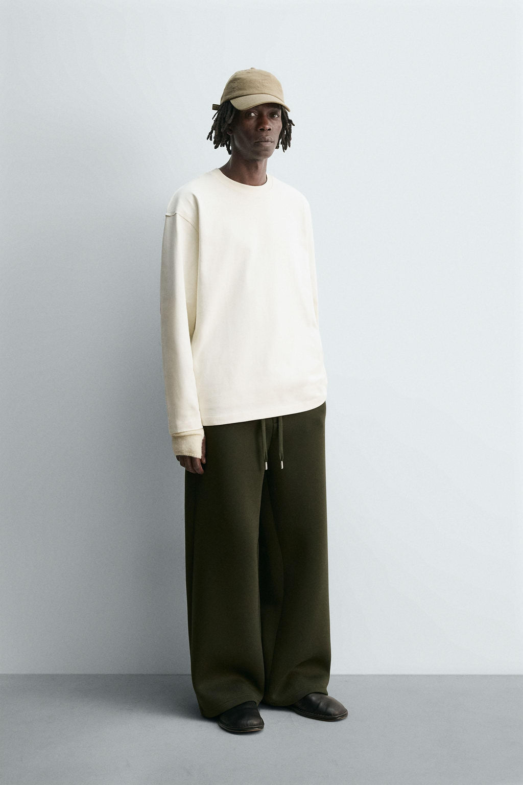 HEAVYWEIGHT LONG SLEEVE T-SHIRT WITH STUD