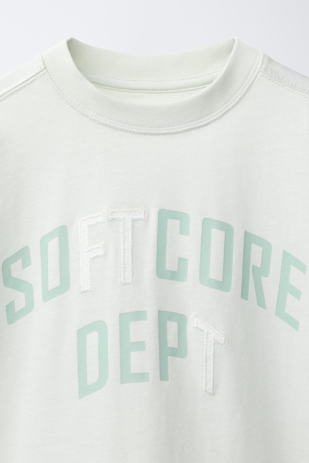 CAMISETA ESTAMPADO TEXTO / Verde claro