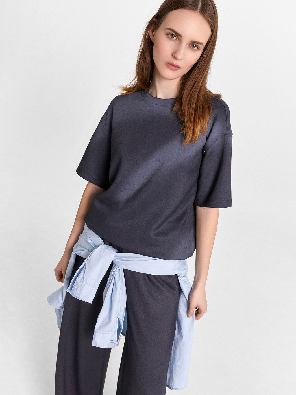 Комплект женский графитовый: брюки и футболка графит 192532