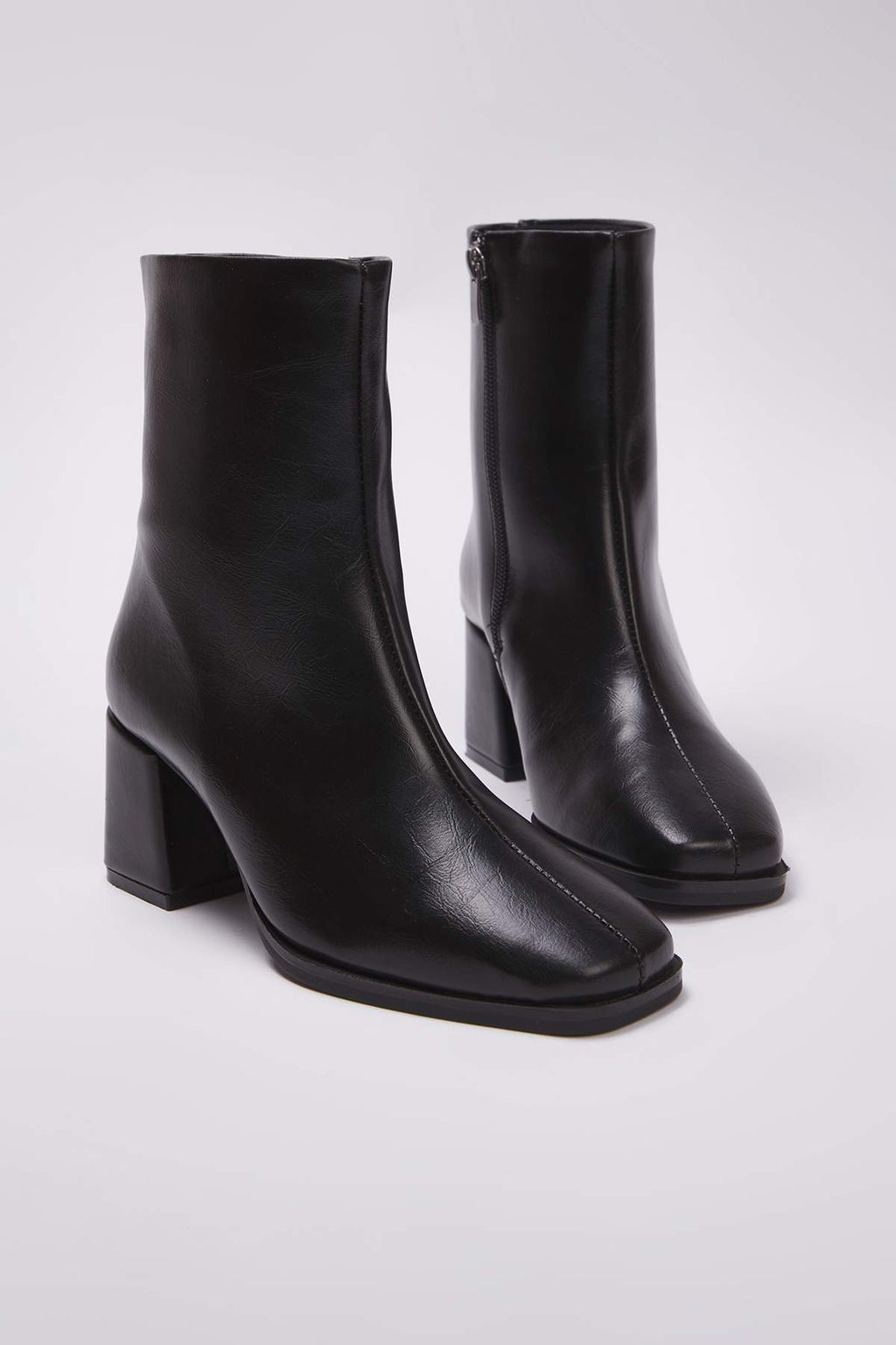 Siyah Kare Burun Blok Topuklu Kad?n Bot
TAKAW26BO00069