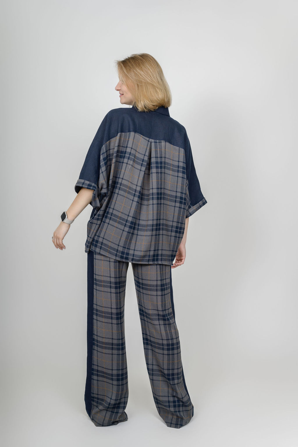 Брюки льняные с лампасами  клетка