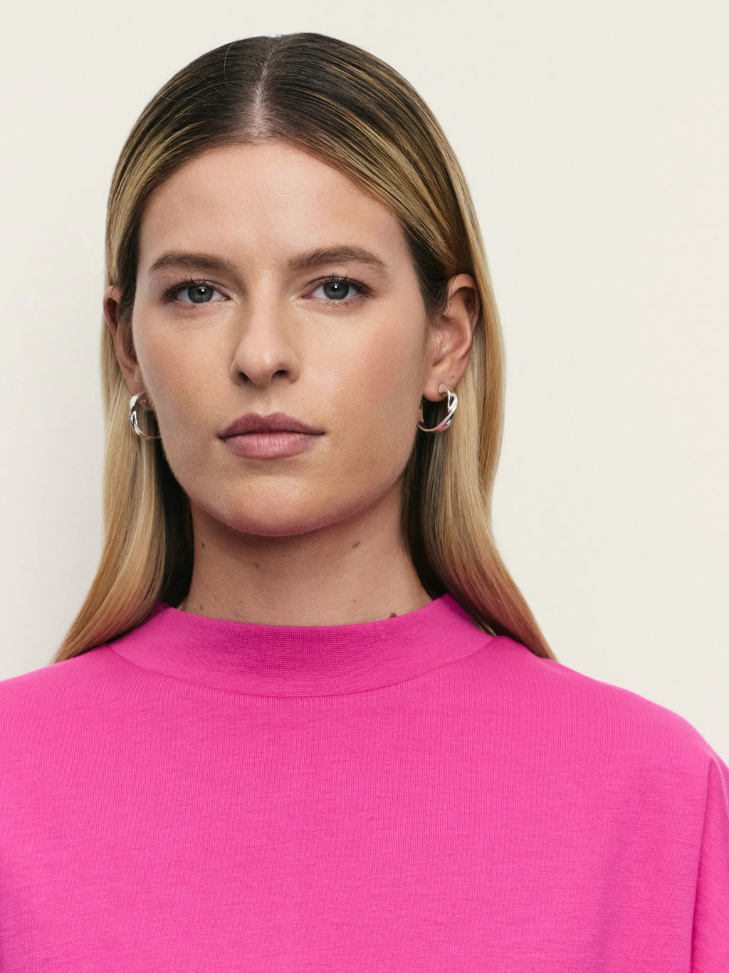 Футболка со спущенным плечом из хлопка / Zarina фото 6