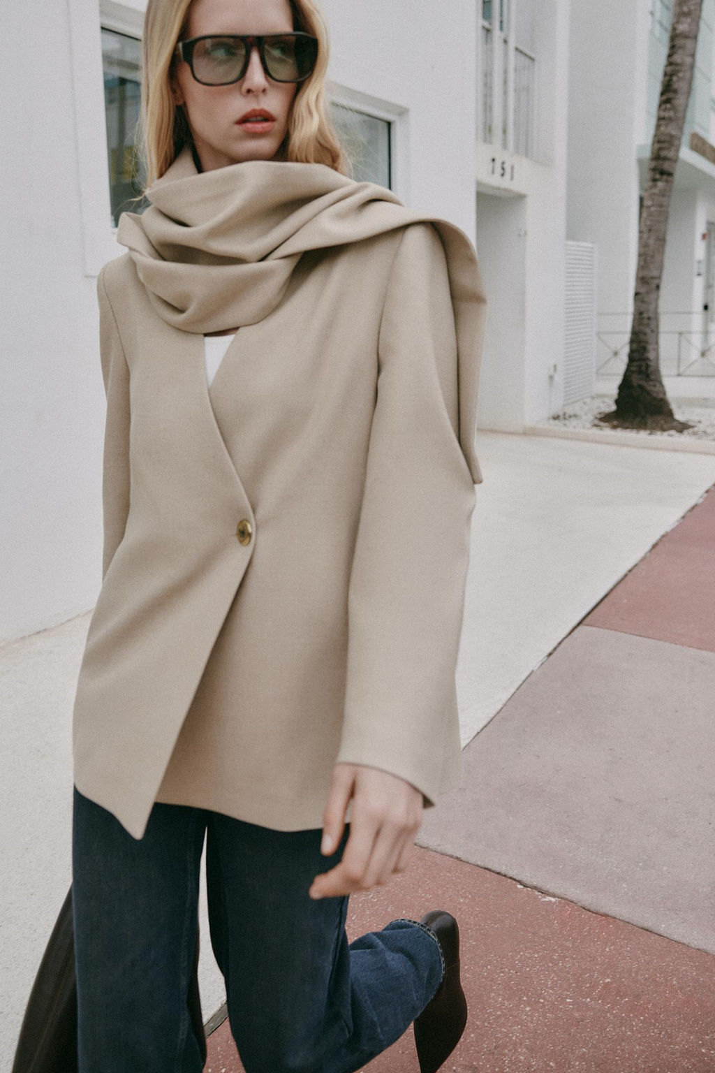 BLAZER WITH DRAPED NECK - Zara фото 2